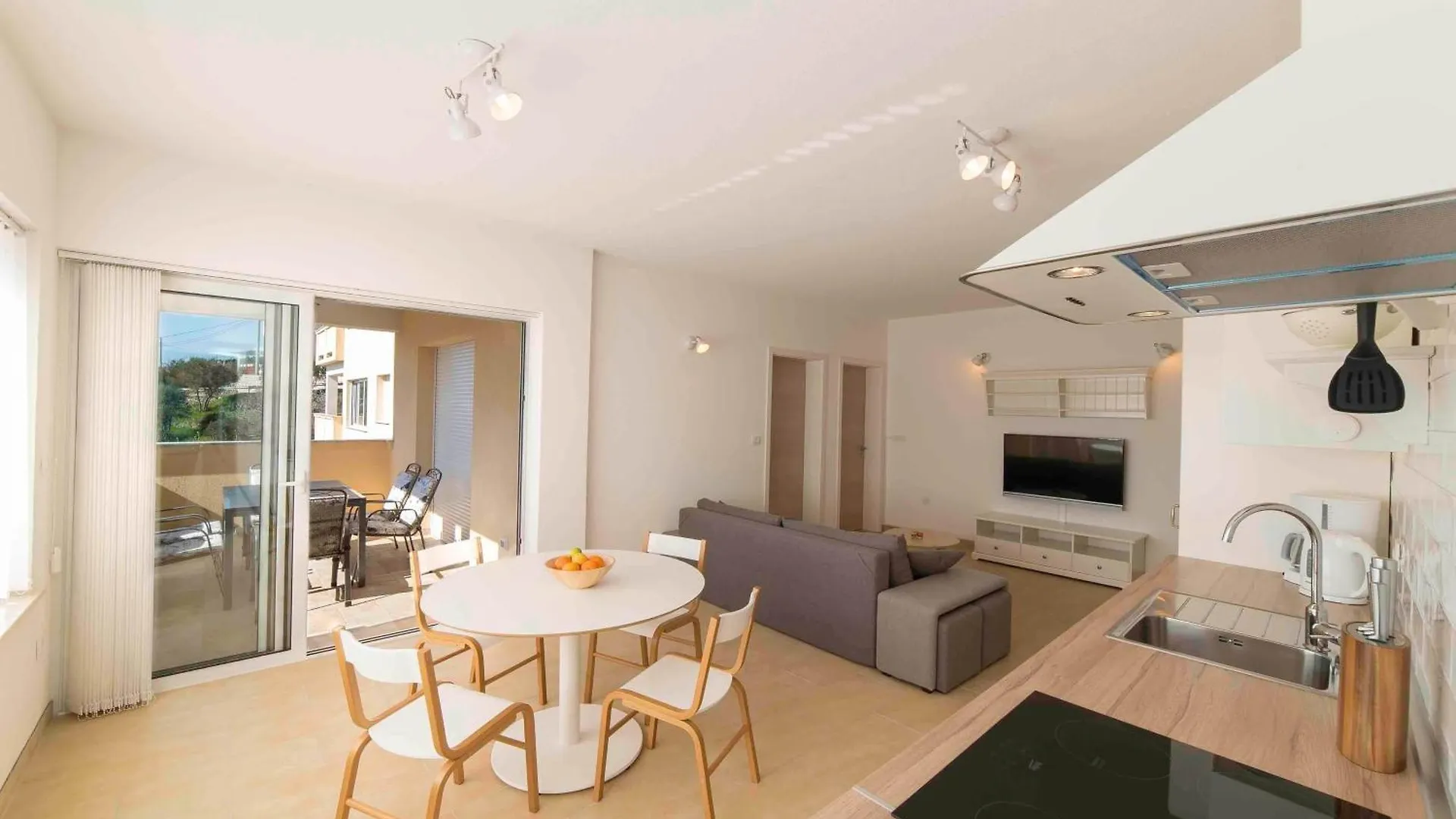 Apartments With A Parking Space Kampor, Rab - 20925 Rab Town