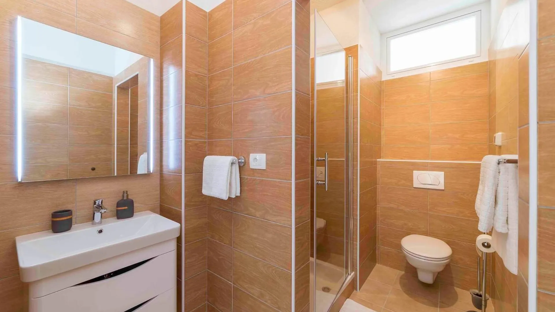 Apartments With A Parking Space Kampor, Rab - 20925 Rab Town