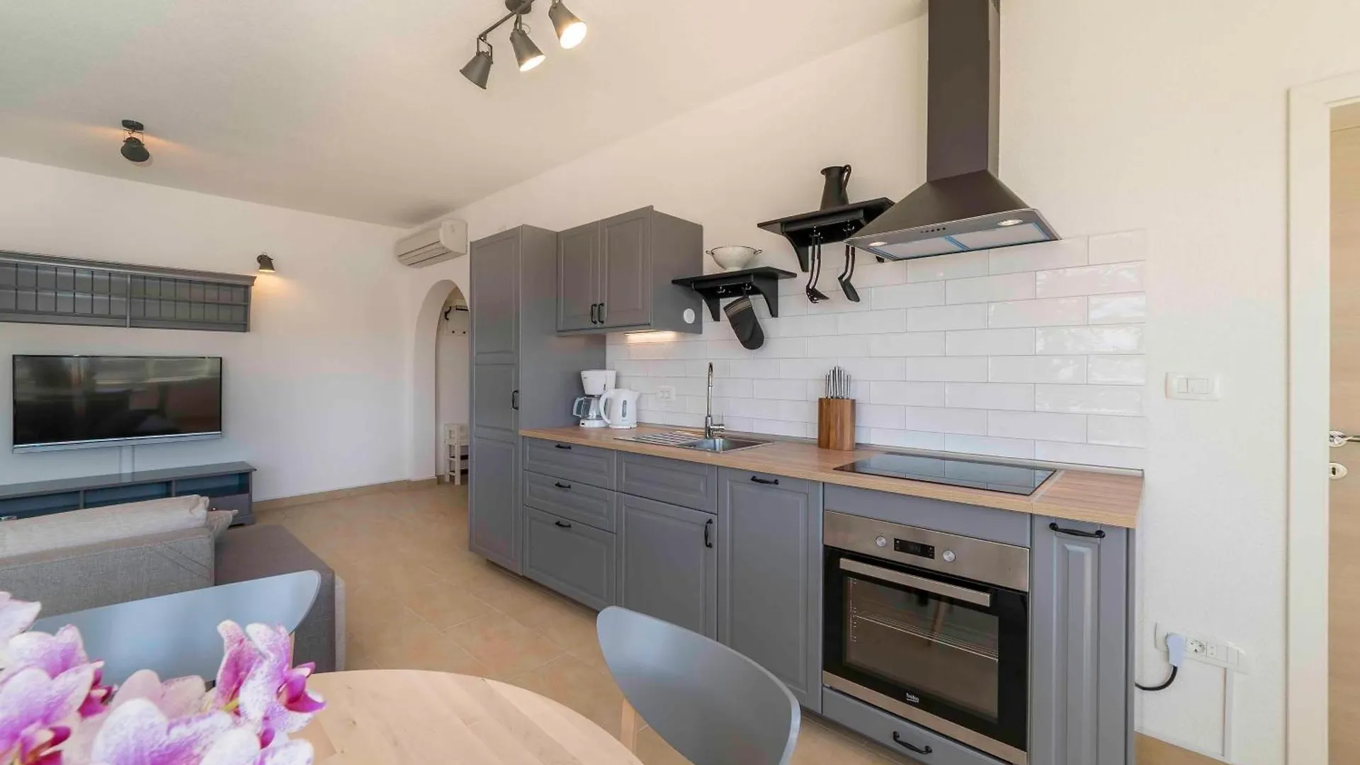 Apartments With A Parking Space Kampor, Rab - 20925 Rab Town